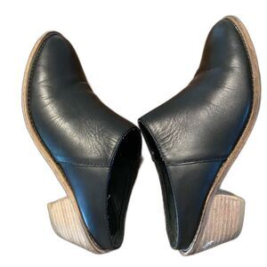 KELSIE DAGGER Black Leather Mule Heel Clogs Size 7.5